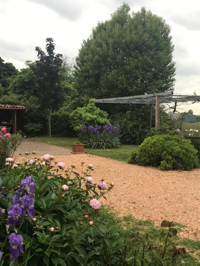 Una Casa Di Campagna Dossobuono Exterior photo