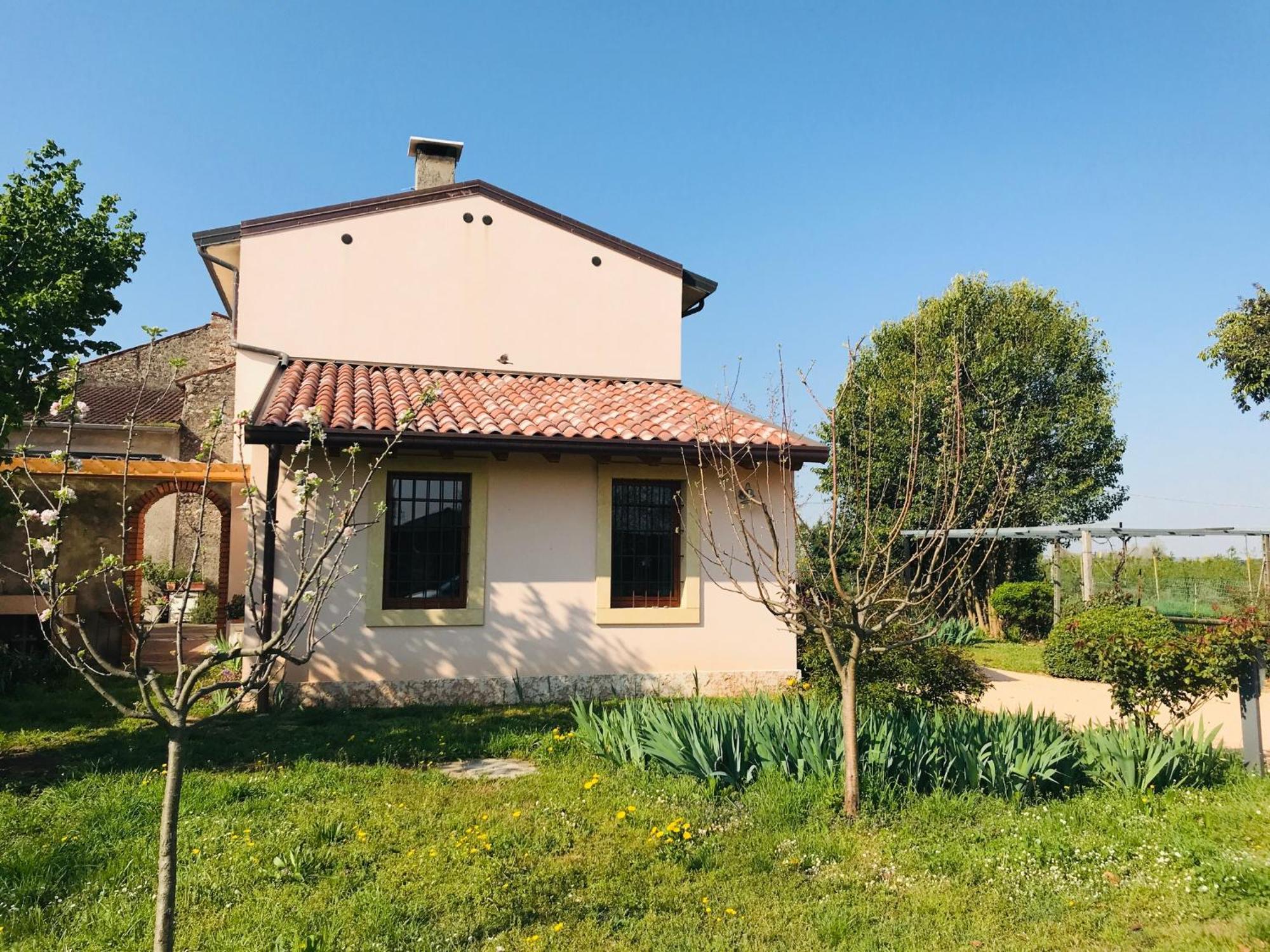 Una Casa Di Campagna Dossobuono Exterior photo